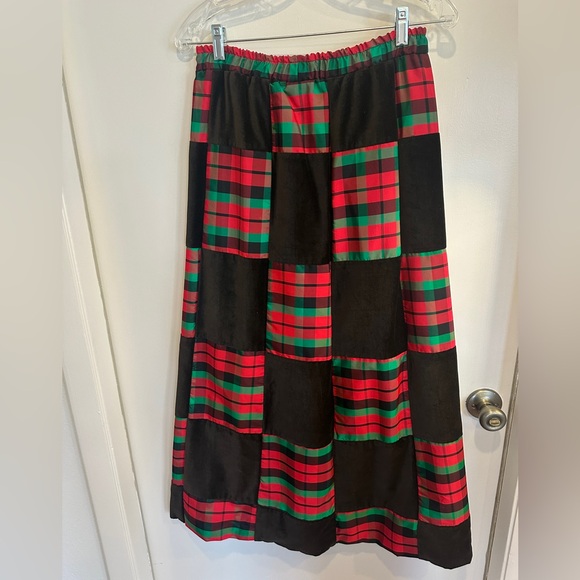 Plaid Brown, Green and Red Women's Maxi Skirt - Size Small - Picture 4 of 4
